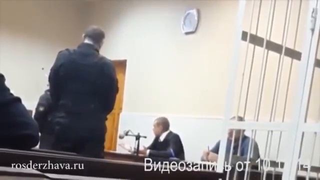 Адвоката вынесли из зала суда. Впервые в России.