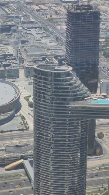 Dubai View From Burj Khalifa Roof. Вид с крыши Бурж Халифа на Дубай.
