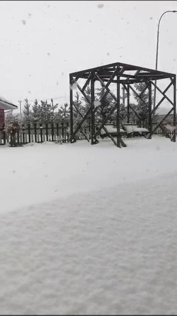 Снег в апреле))) вот это да !!!!