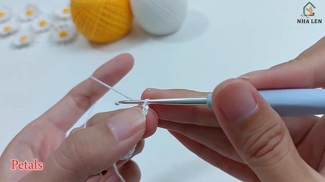 Crochet Mini Daisy Flowers 🌼 To Make As Decor | NHÀ LEN