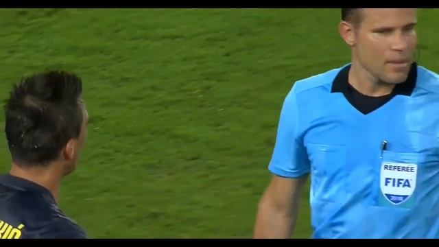 Ronaldo sort en larme après son expulsion contre Valence en LDC