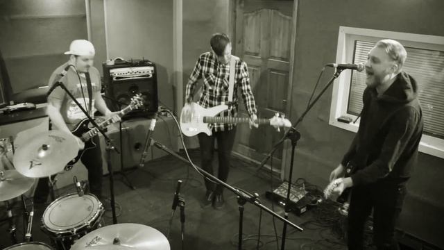 Round Hills - Belong (Studio Live Session)