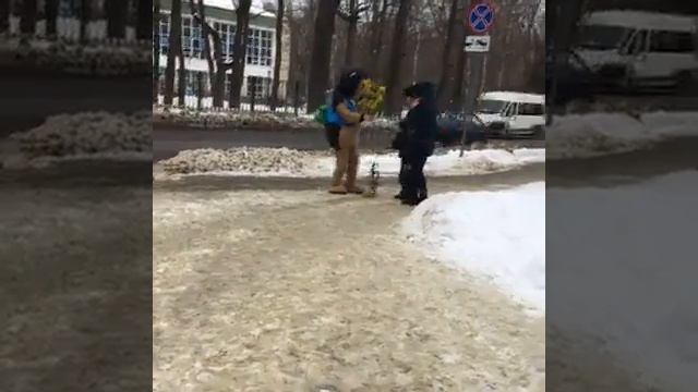 Еж-герой поздравил пензенских девушек с Восьмым марта