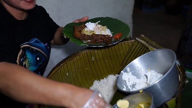 NASI LIWET PALING LARIS DI KOTA MADIUN, RUMAHNYA DIJADIKAN WARUNG SAMPAI GAK MUAT