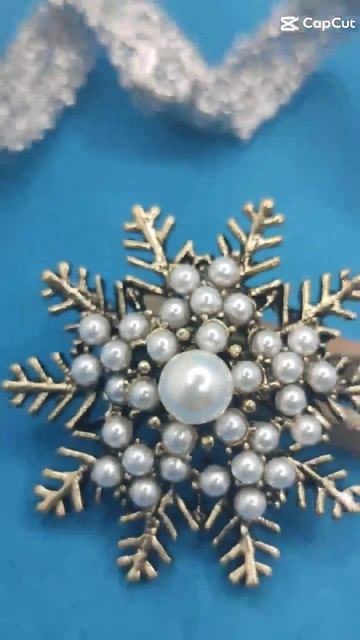 Брошки -снежинки, сделай подарок на новый год, продаются в с. Богучаны!!!!