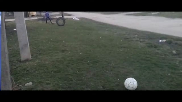 Челендж поподи в кольцо футбольным мячом