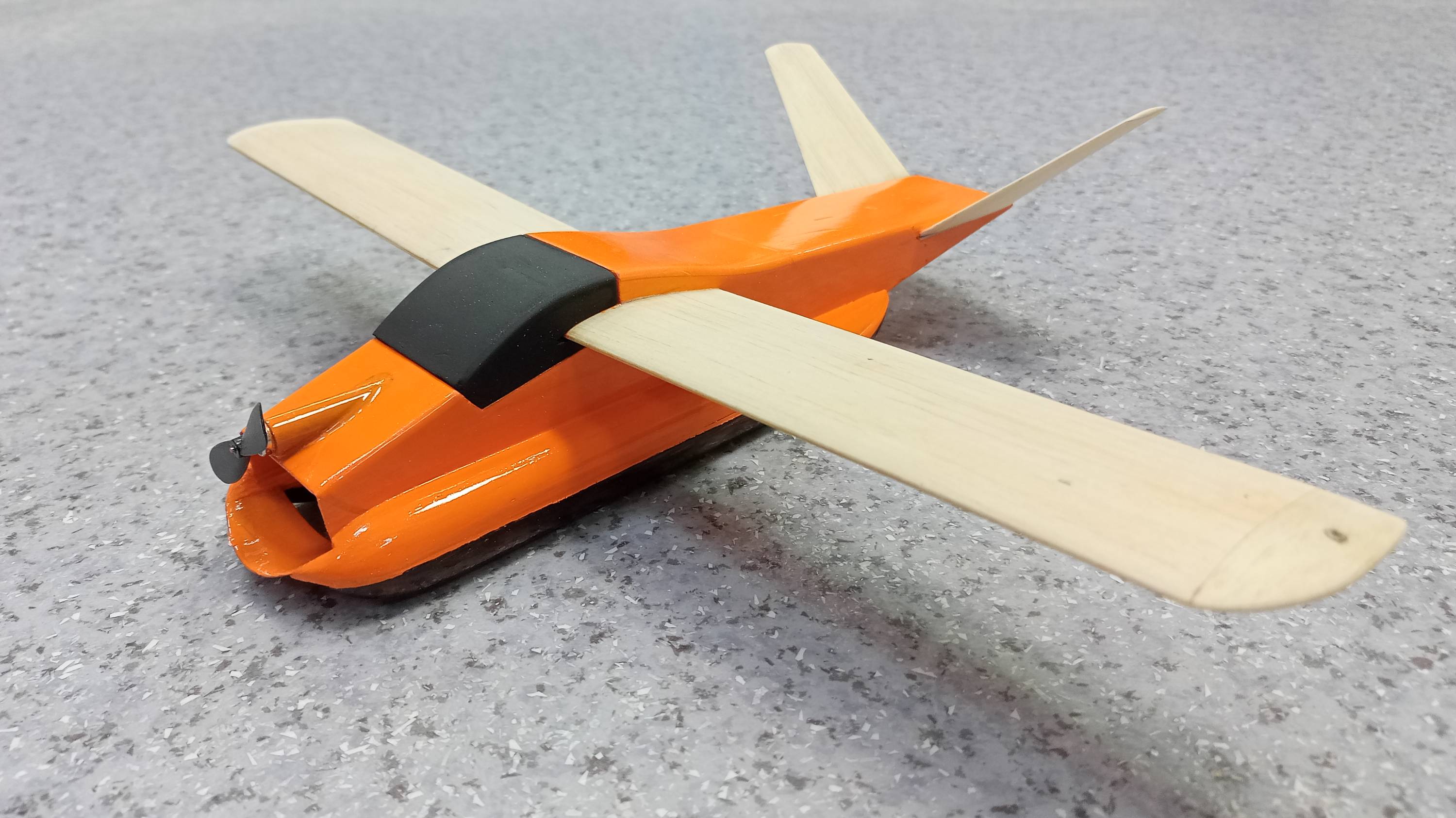 Модель самолёта-амфибии с шасси на воздушной подушке.