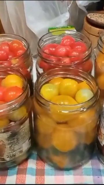 Красивые и вкусные заготовки помидор.