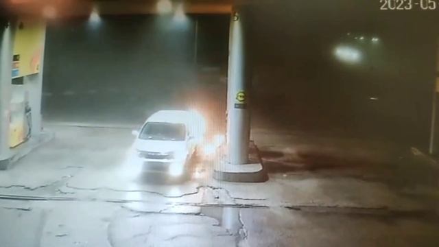 На АЗС в Охе (Сахалин) вспвхнула машина