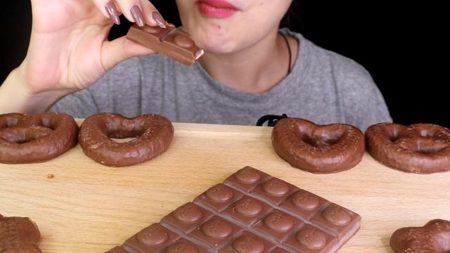 ASMR MILKA CHOCOLATE, GINGER BREAD MUKBANG EATING SOUNDS