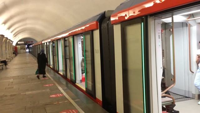 Москва 2020 с маршрутом 054 на станции Проспект Мира
