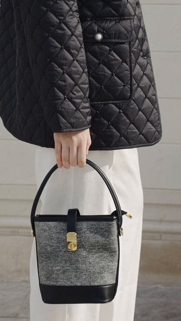 Минимализм и элегантность – так мы можем описать данный образ в черно-белой гамме.