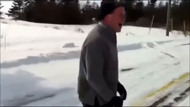 Чувака пес обоссал