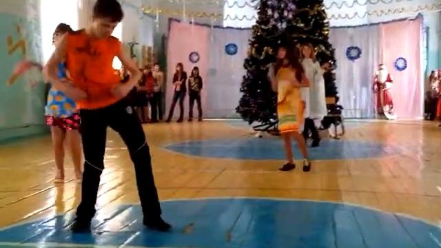 УГАРНЫЙ  ТАНЕЦ ,СМОТРЕТЬ ВСЕМ !!!!!!