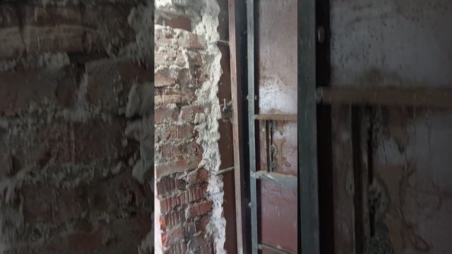 Установка двери очень крепко