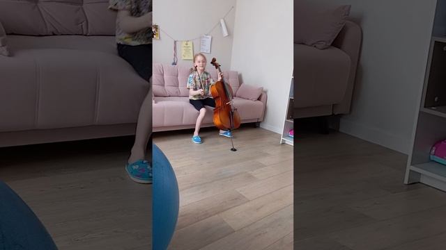 Я на чай и песни которые Лиза сдаёт