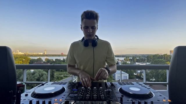 Out.wav  Moscow Balcony Chillrave DJ Set