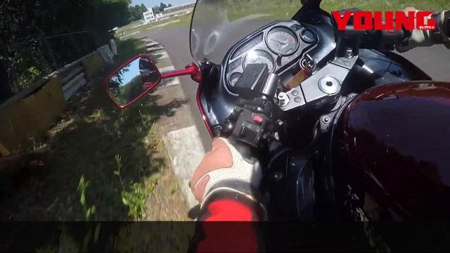 カワサキのZZ-R1100（1999年式）とZX-12Rはエンジンの吹けがここまで違う!!