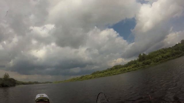 Рыбалка на речке. Ловля с лодки