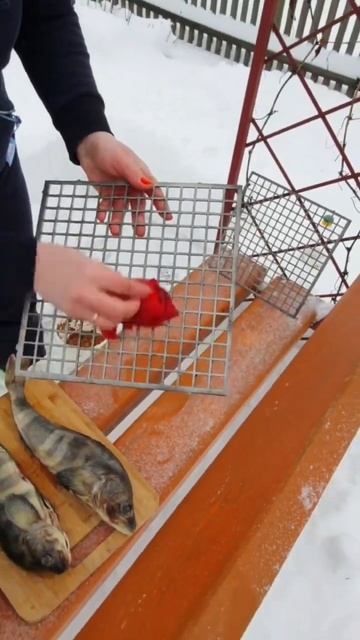 Рыбка с дымком🐟 #терпуг #рыбакопченая #зимойнадаче #дача #коптильня