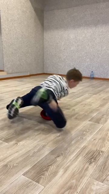 Как крутиться на фризе на руке брейк данс