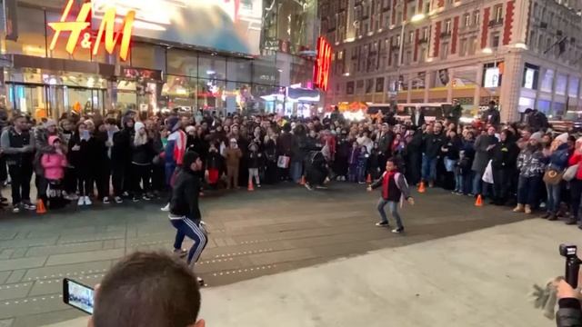 Уличные танцы на таймс сквер!!