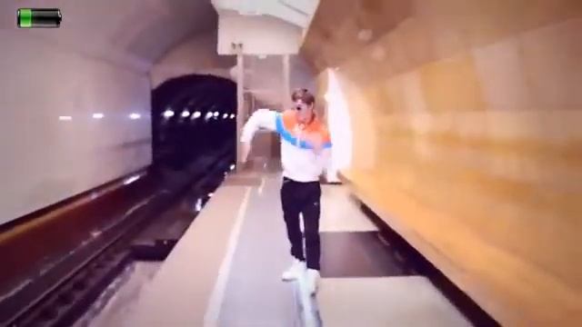 Кльова пацан танцует! E...Booggi