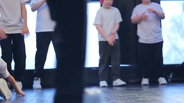 Крутой брейк данс мальчиков в Новосибирске. Съемка клипов. Клипмейкер
