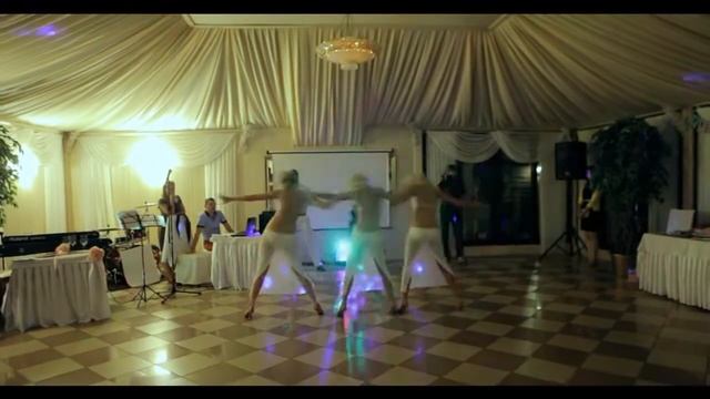 Шоу балет ShowGirls с номером Fuss