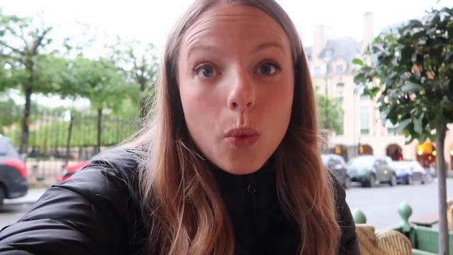 PARIS TRAVEL VLOG | Louvre Museum, Climbing The Arc De Triomphe, Eiffel Tower + More  | Travel Guid