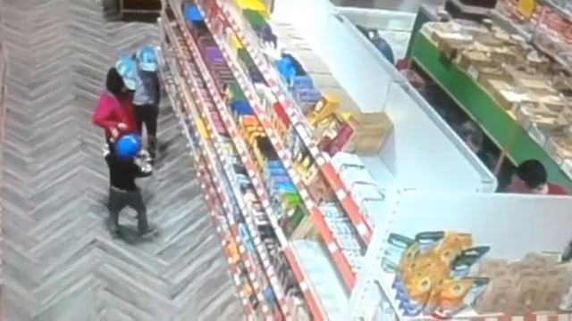 Мальчик классно танцует 