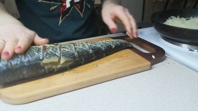 Економим час: Риба короп в медово-цибулевому соусі