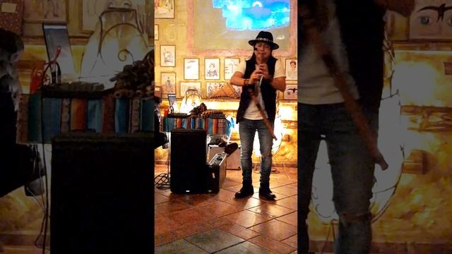 Выступление Pakari в кафе 