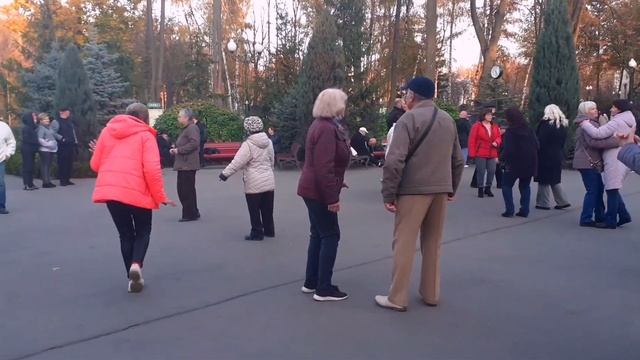 ПАЙ-ПАЙ-ПАЙ-ПАЙ! ТАНЦЫ В ПАРКЕ ГОРЬКОГО ХАРЬКОВ ПРИЯТНЫЕ ВОСПОМИНАНИЯ