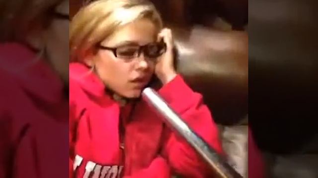 Еще один способ пошутить над спящей девушкой Another Way To Make Fun Of The Sleeping Girl