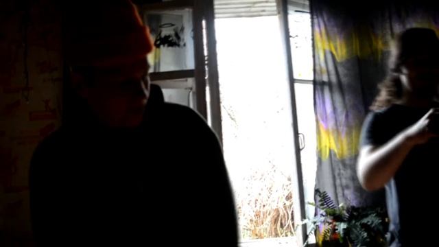 Кирилл танцует под мн (неофутуристичная Россия)