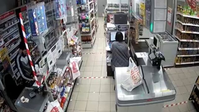 Подмосковные полицейские задержали продавца, присвоившего денежные средства супермаркета