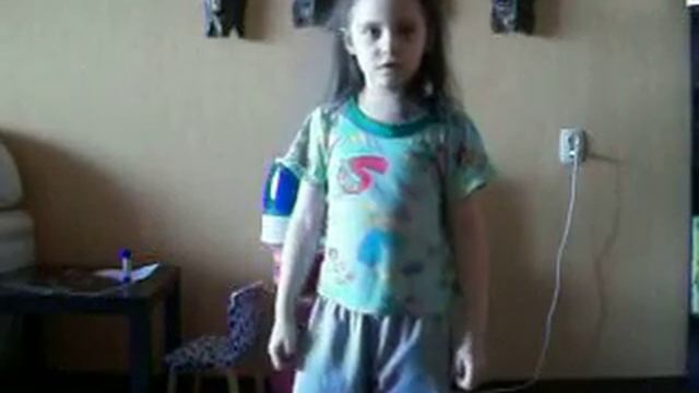 Дети .Дочь сама сняла видео . Ей 6 лет.
