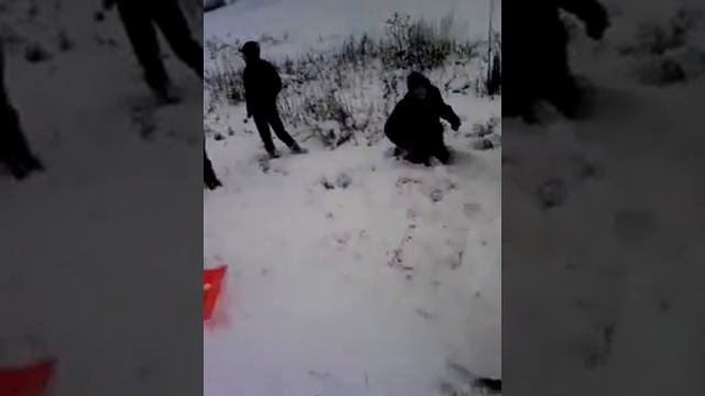 Пробовал ломать снежок головой