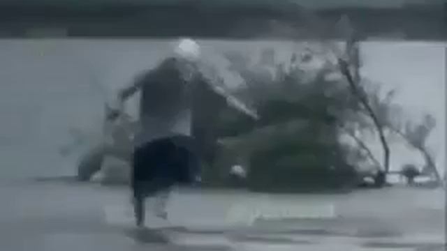 Бабушка прыгает