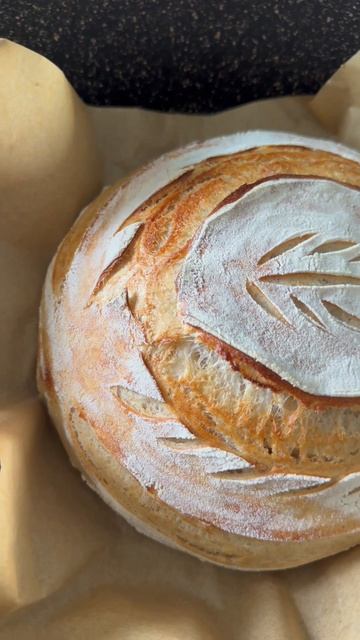 Разрезы на хлебе . Хлеб на закваске