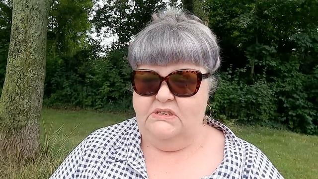 ГЕРМАНИЯ 🇩🇪 УКРАИНСКИЕ 🇺🇦БЕЖЕНЦЫ. НЕ ХОЧЕТ ВОЗРАЩАТЬ💶ДОЛГ😡