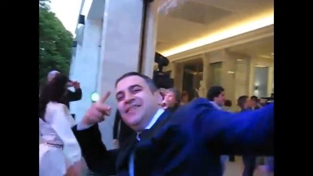 Медведев прикольно танцует