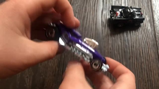 Распаковал прикольные машинки HOT WHEELS