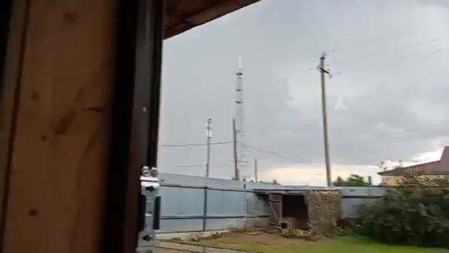 13 влог показал тучи попал под жёсткий дождь с гразой полив газона игры с собакой водой и т.д.❤️❤️❤