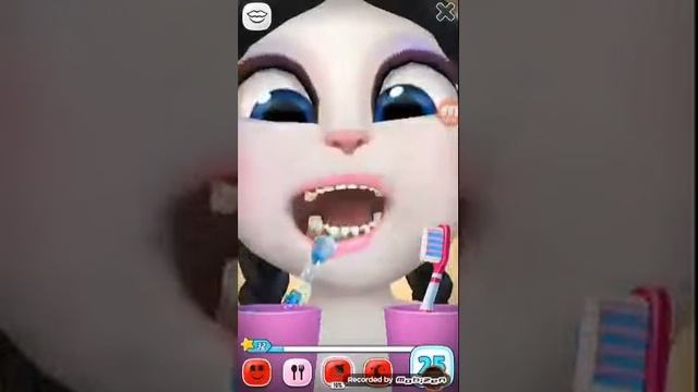 Граємо в ігру Моя кішка Анжела.