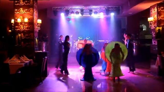 Яркий и интересный танцевальный номер 