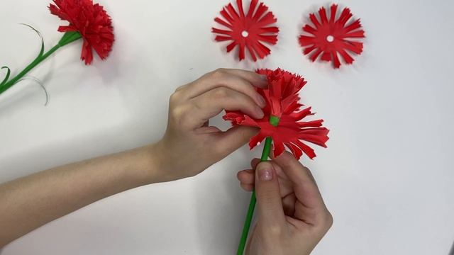 Поделка из бумаги «Гвоздики»