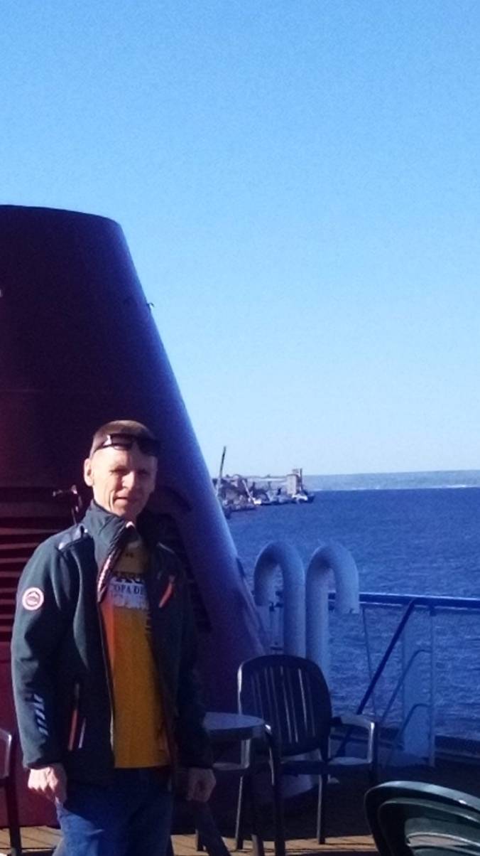 Москва - Астрахань, песни и картины Кругосветной выставки...