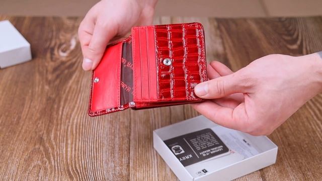 Обзор кожаного женского кошелька KARYA 21123